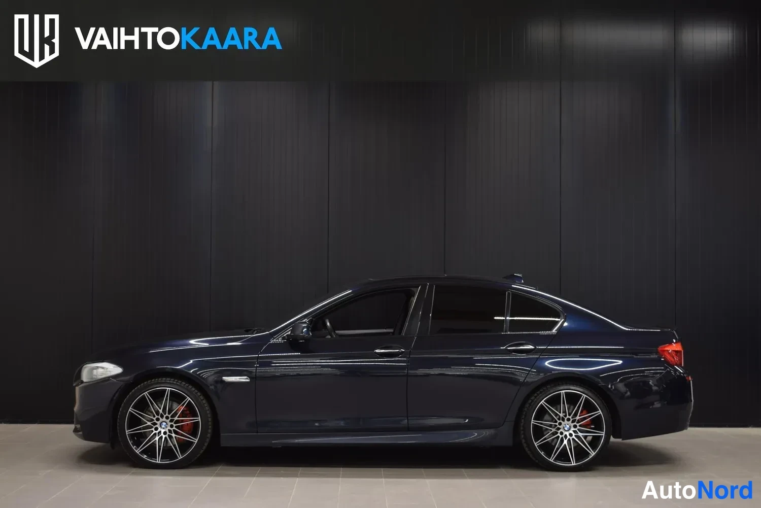 Musta BMW 530d xDrive 2013, ulkokuva 2 – Raisio