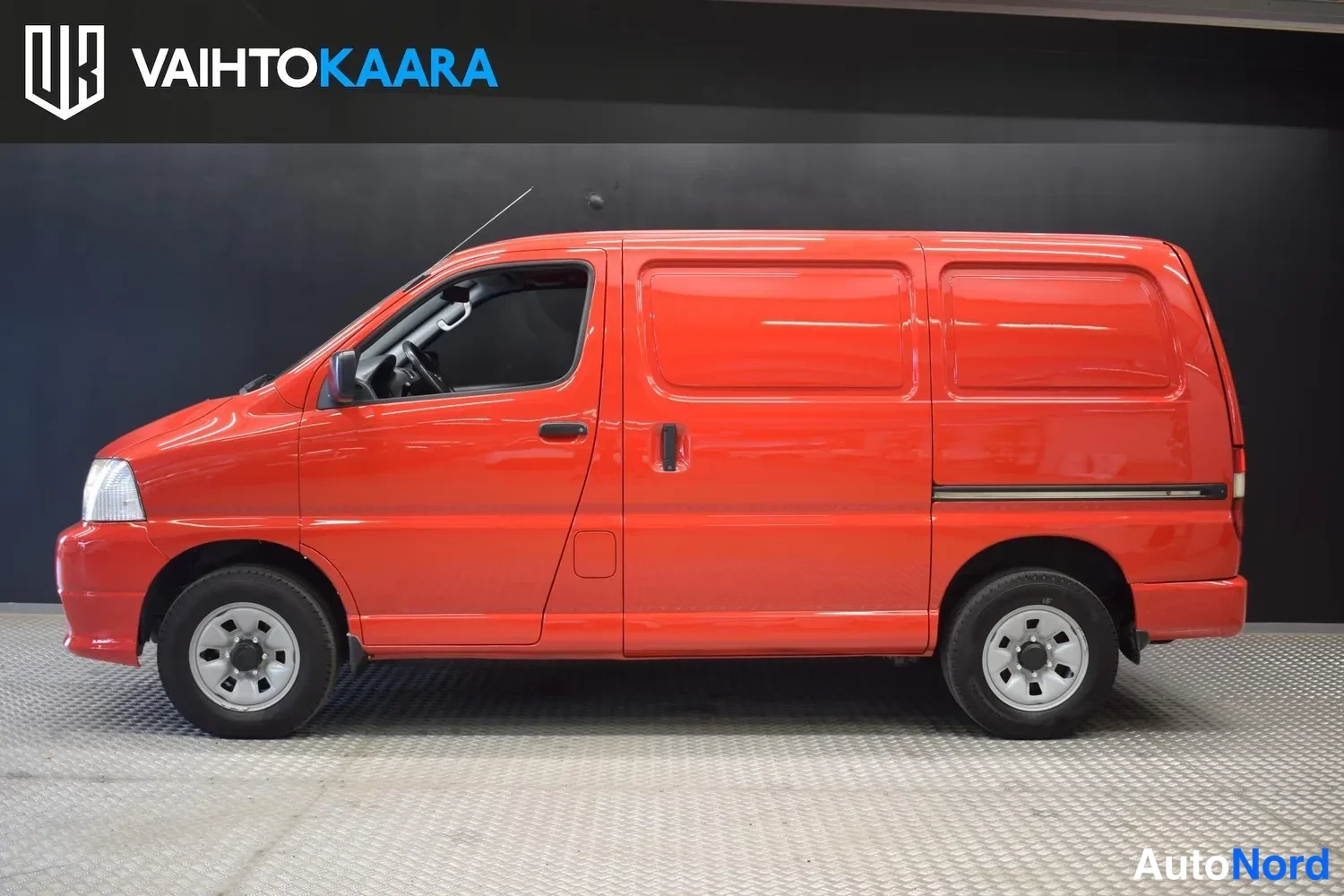 Punainen Toyota Hiace 2008, ulkokuva 2 – Raisio
