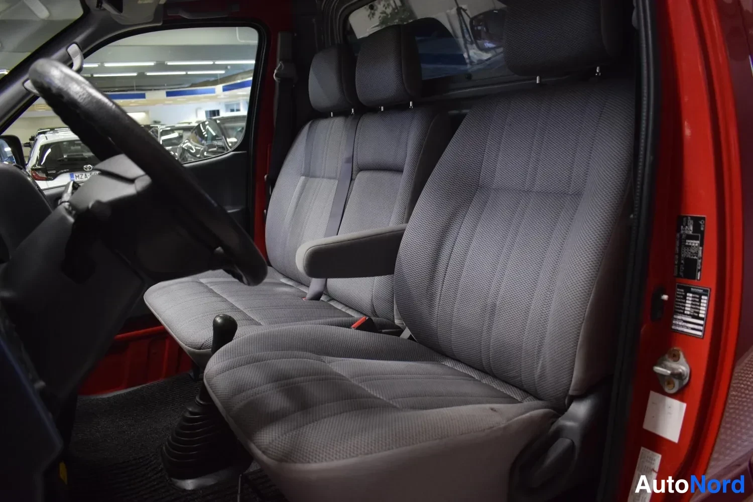 Punainen Toyota Hiace 2008, ulkokuva 9 – Raisio