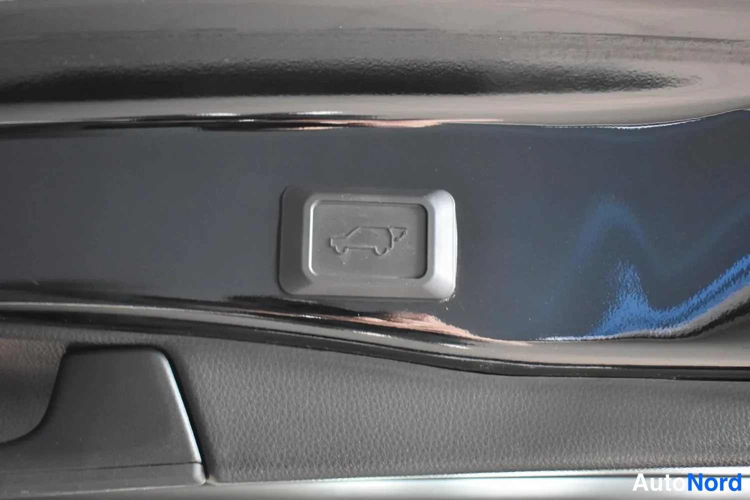Musta Toyota RAV4 2023, ulkokuva 21 – Raisio