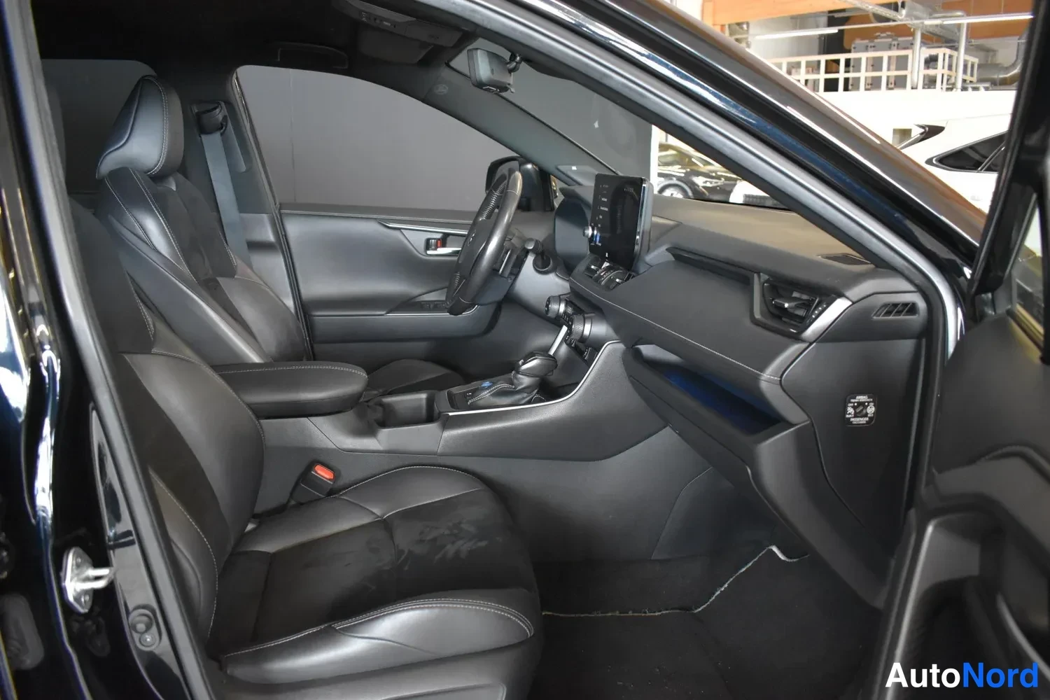Musta Toyota RAV4 2023, ulkokuva 9 – Raisio