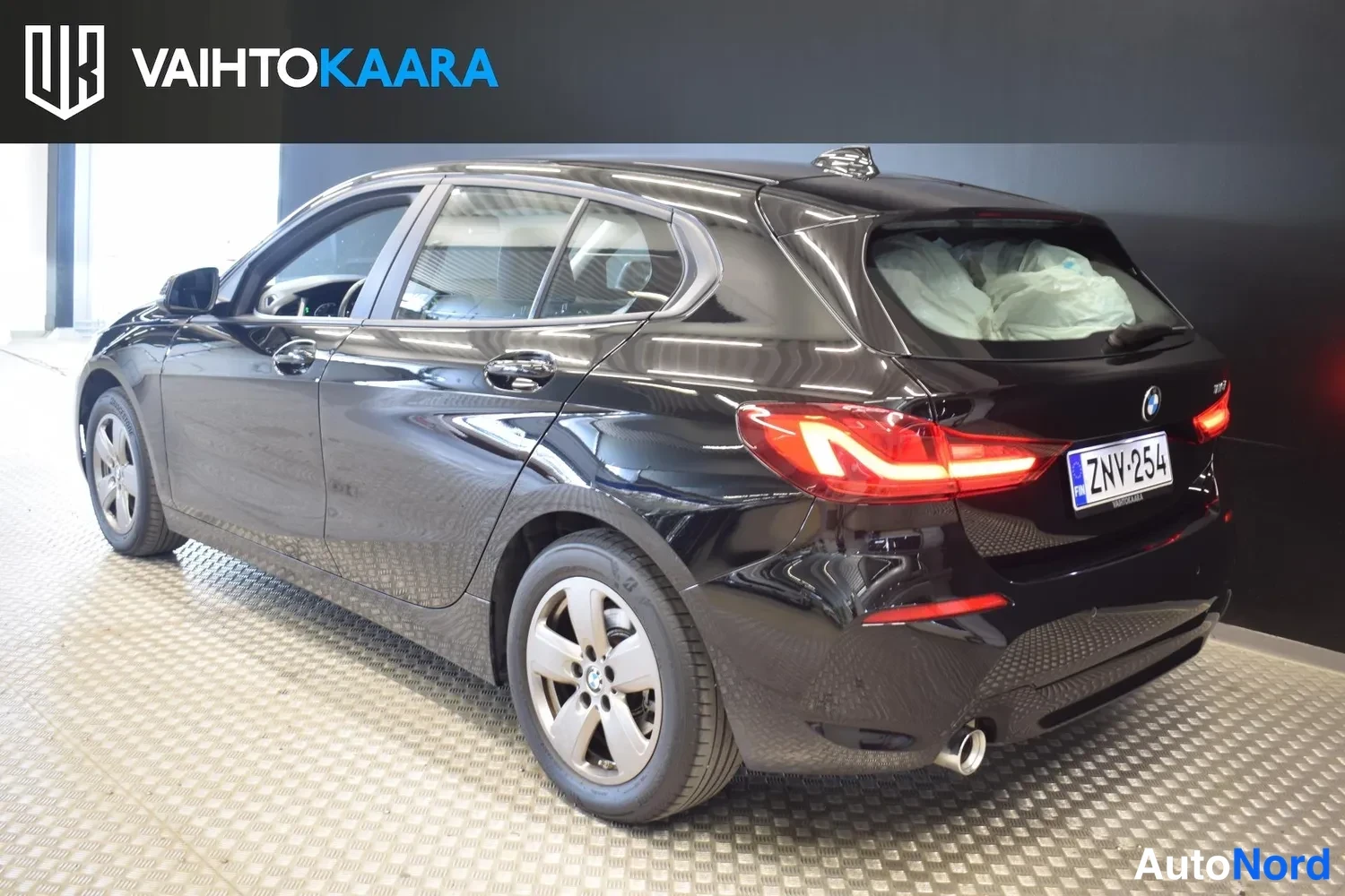 Musta BMW 118i 2022, ulkokuva 3 – Raisio