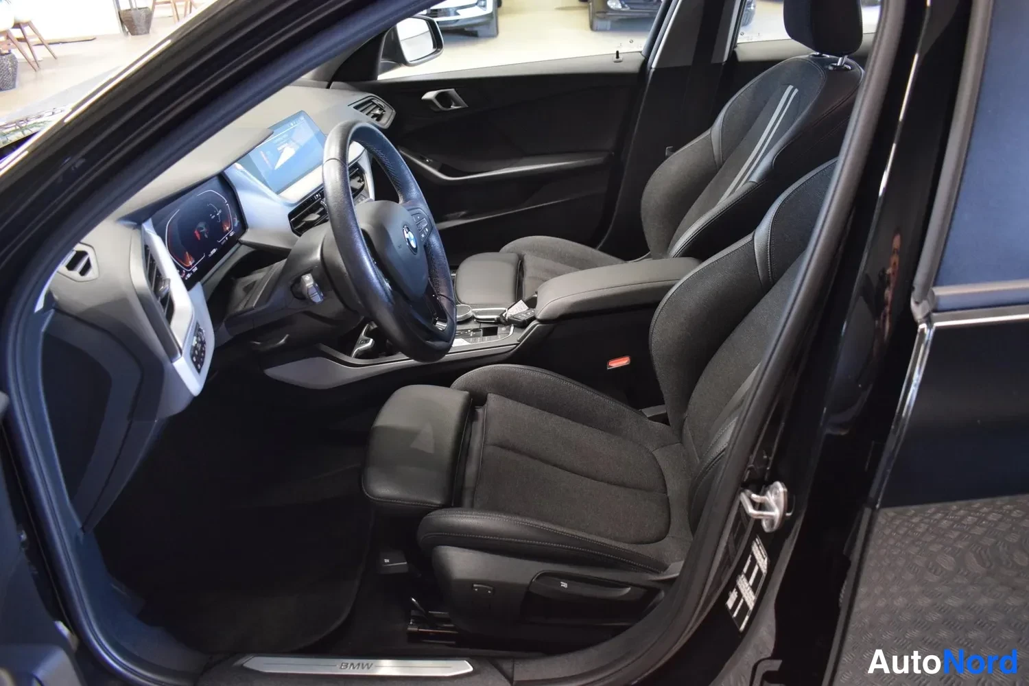 Musta BMW 118i 2022, ulkokuva 7 – Raisio