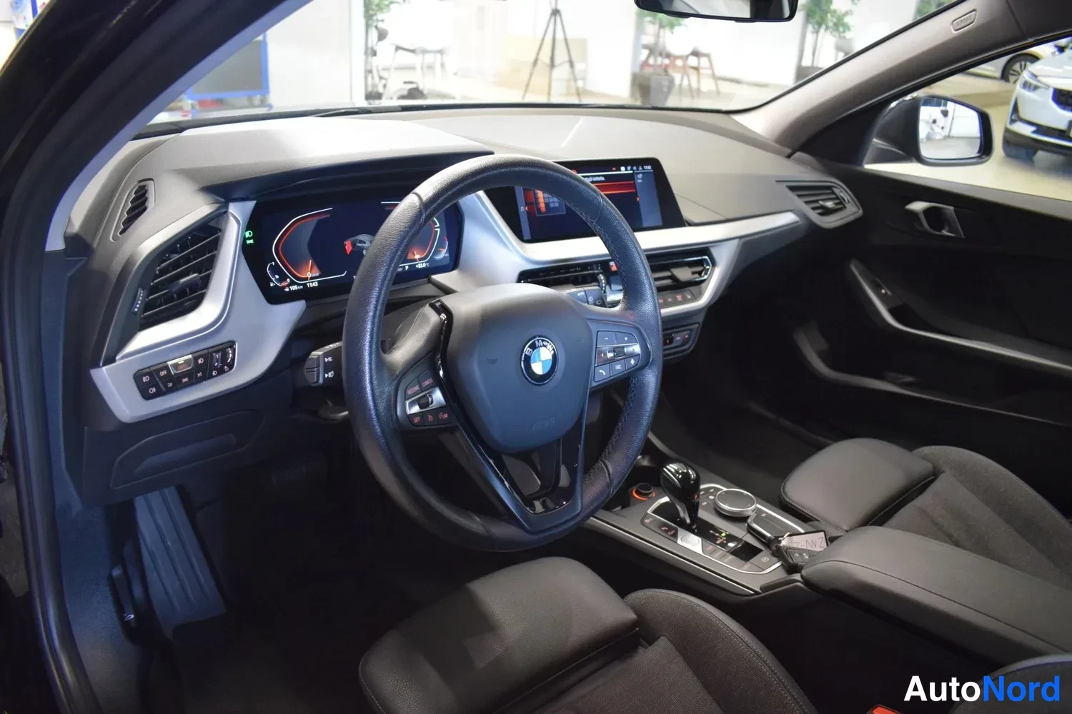 Musta BMW 118i 2022, ulkokuva 8 – Raisio