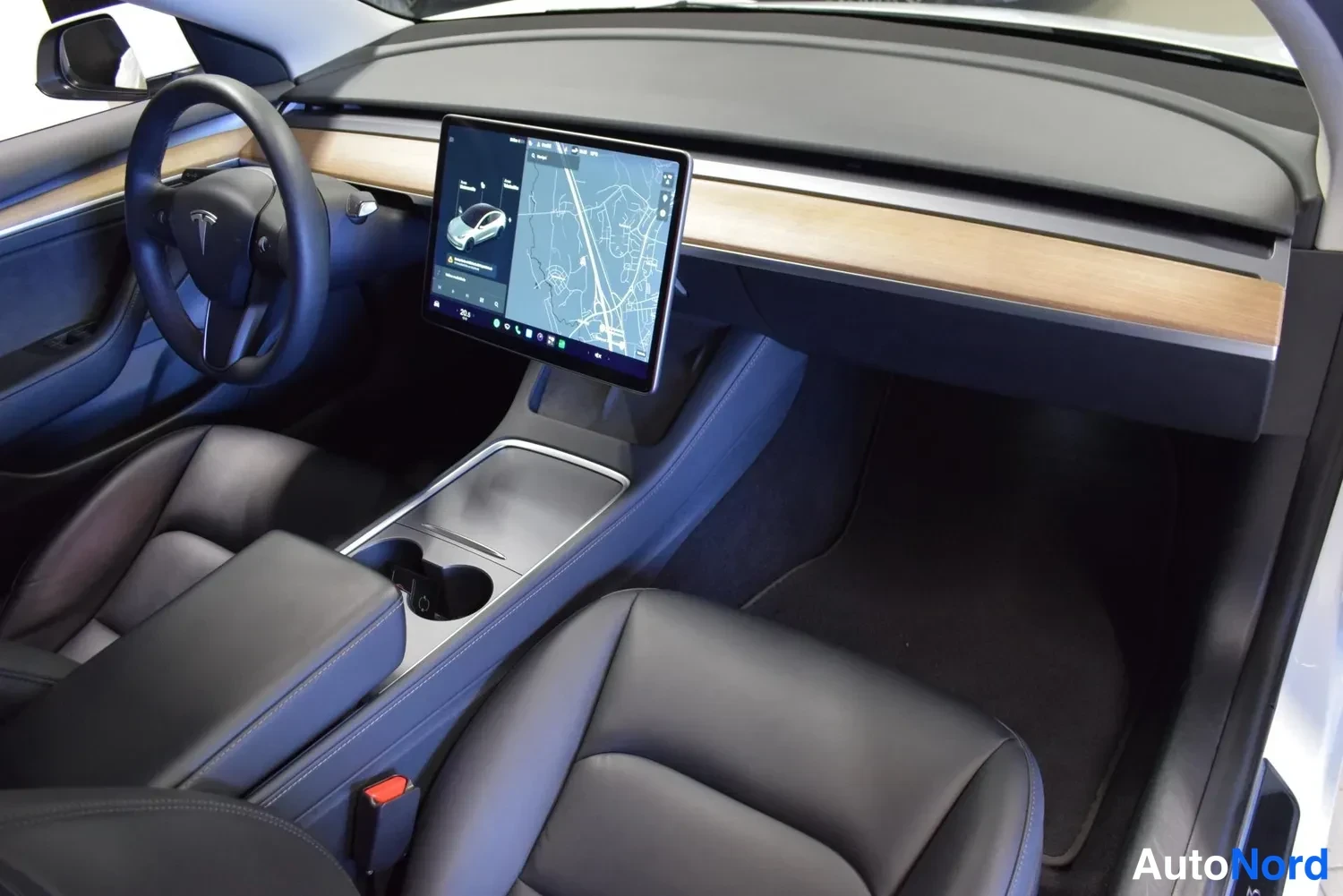 Valkoinen Tesla Model 3 Performance 2022, ulkokuva 11 – Raisio