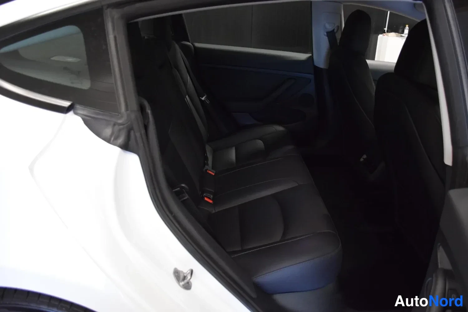 Valkoinen Tesla Model 3 Performance 2022, ulkokuva 13 – Raisio