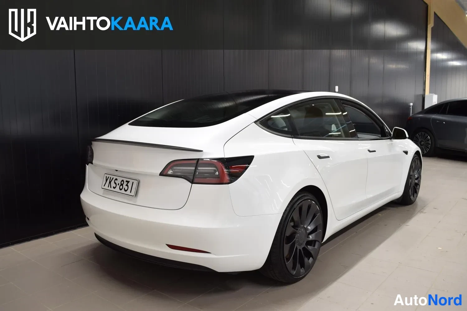 Valkoinen Tesla Model 3 Performance 2022, ulkokuva 4 – Raisio