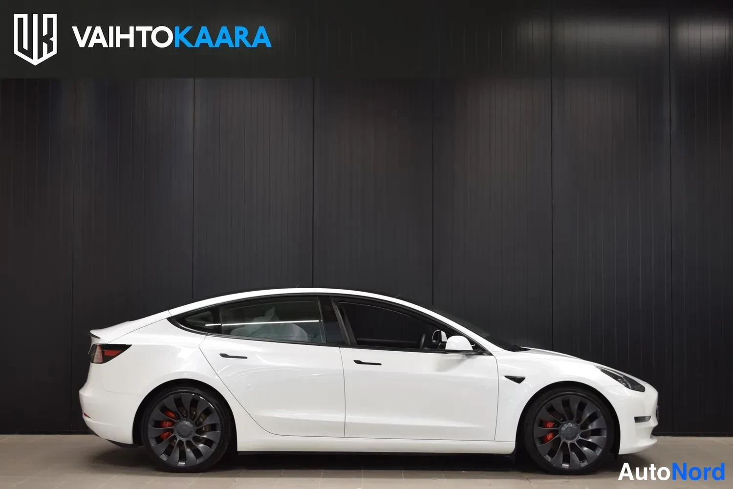 Valkoinen Tesla Model 3 Performance 2022, ulkokuva 5 – Raisio