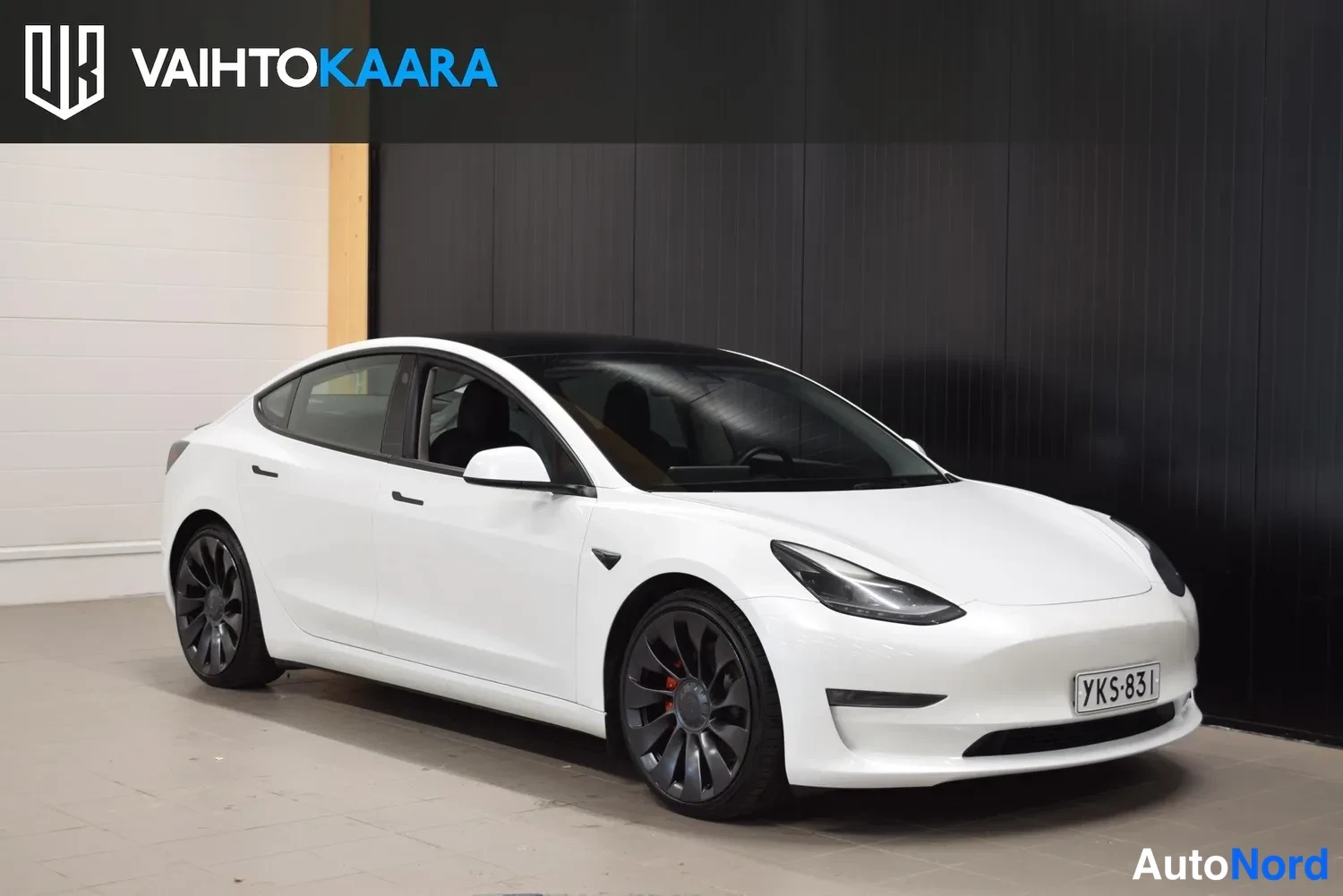 Valkoinen Tesla Model 3 Performance 2022, ulkokuva 6 – Raisio