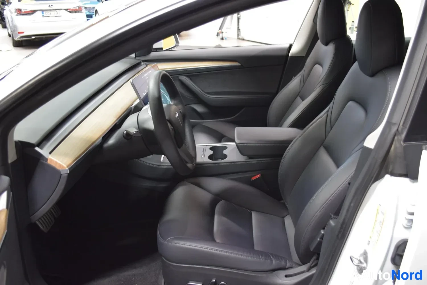Valkoinen Tesla Model 3 Performance 2022, ulkokuva 7 – Raisio