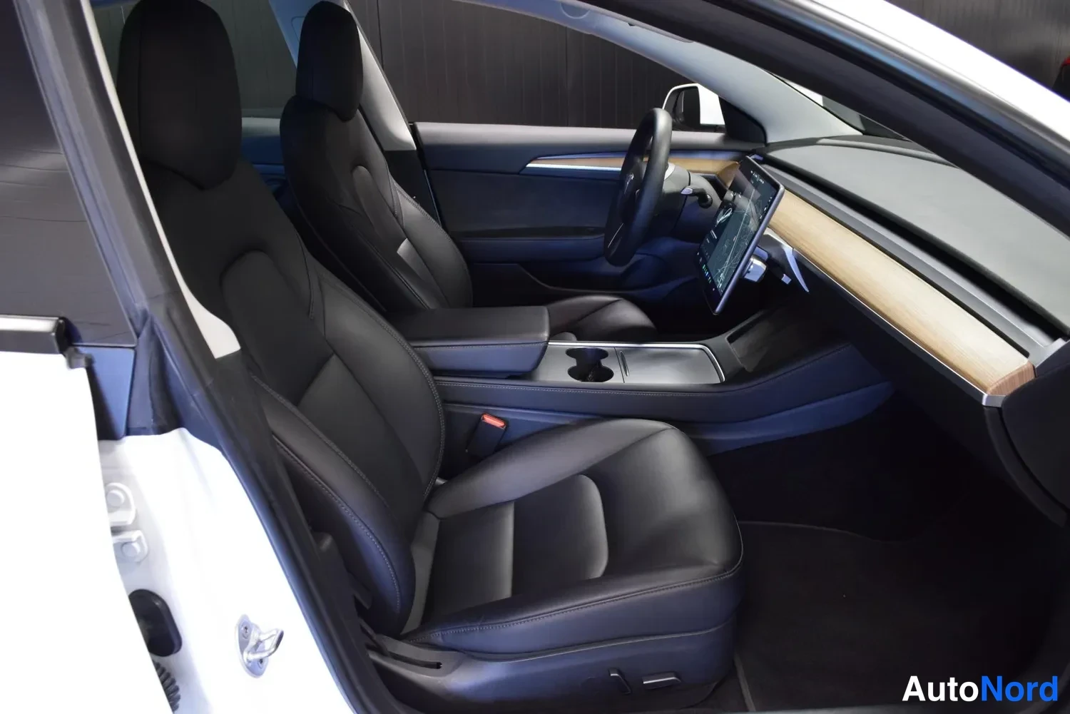 Valkoinen Tesla Model 3 Performance 2022, ulkokuva 10 – Raisio