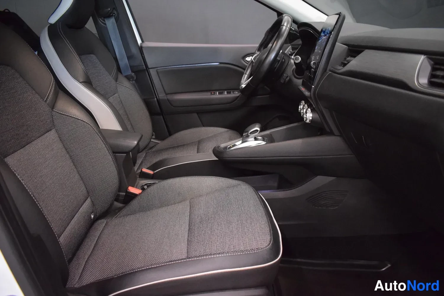 Valkoinen Renault Captur 2021, ulkokuva 9 – Raisio