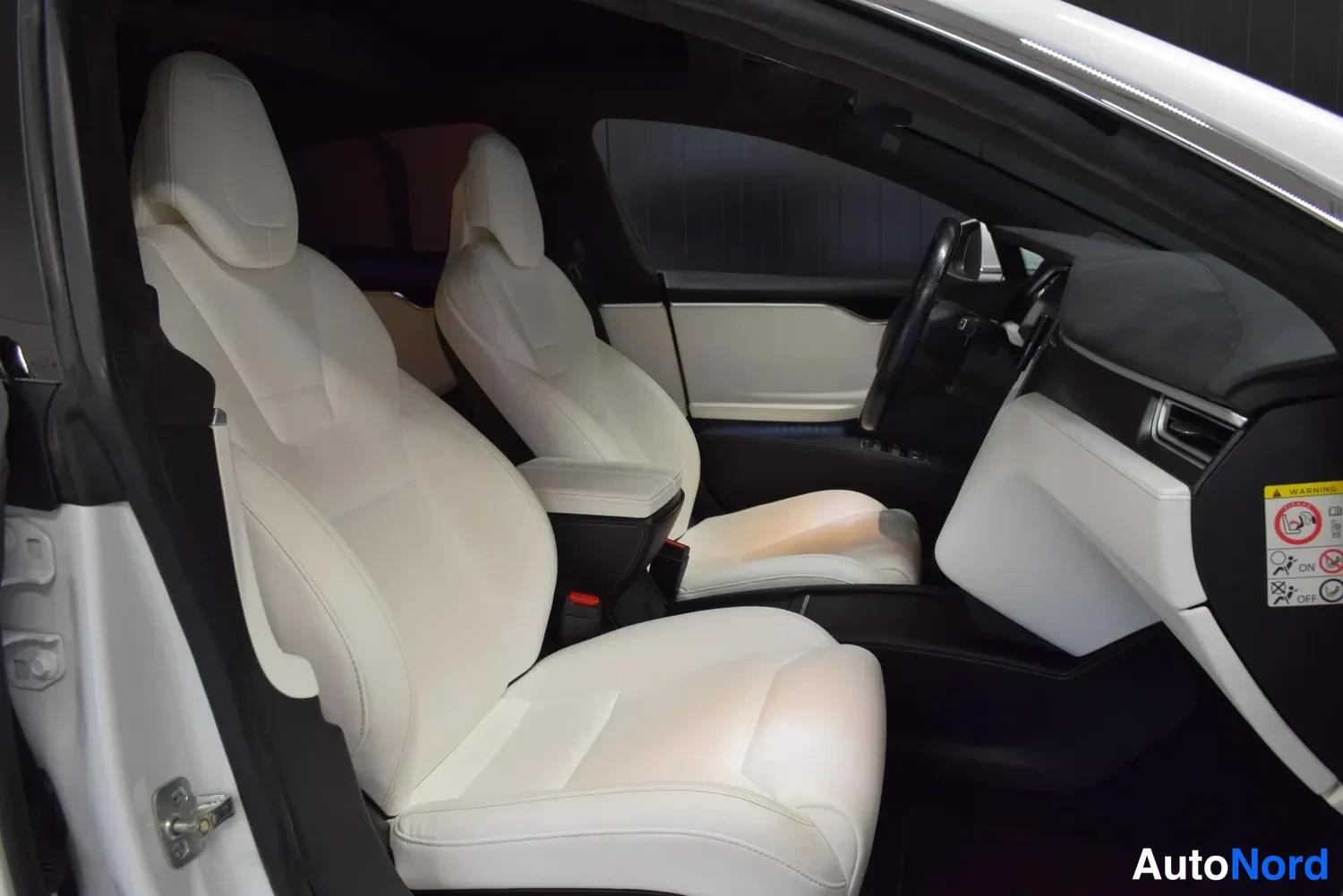 Valkoinen Tesla Model S 2017, ulkokuva 12 – Raisio