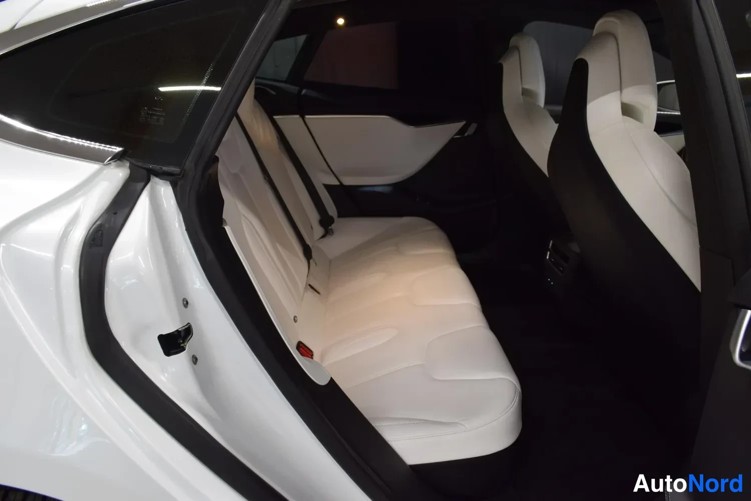 Valkoinen Tesla Model S 2017, ulkokuva 13 – Raisio