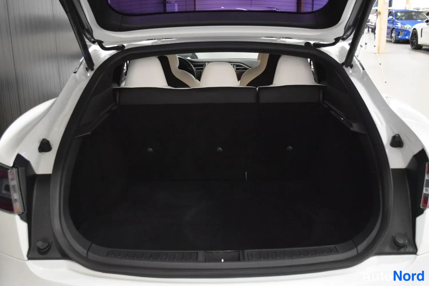 Valkoinen Tesla Model S 2017, ulkokuva 14 – Raisio