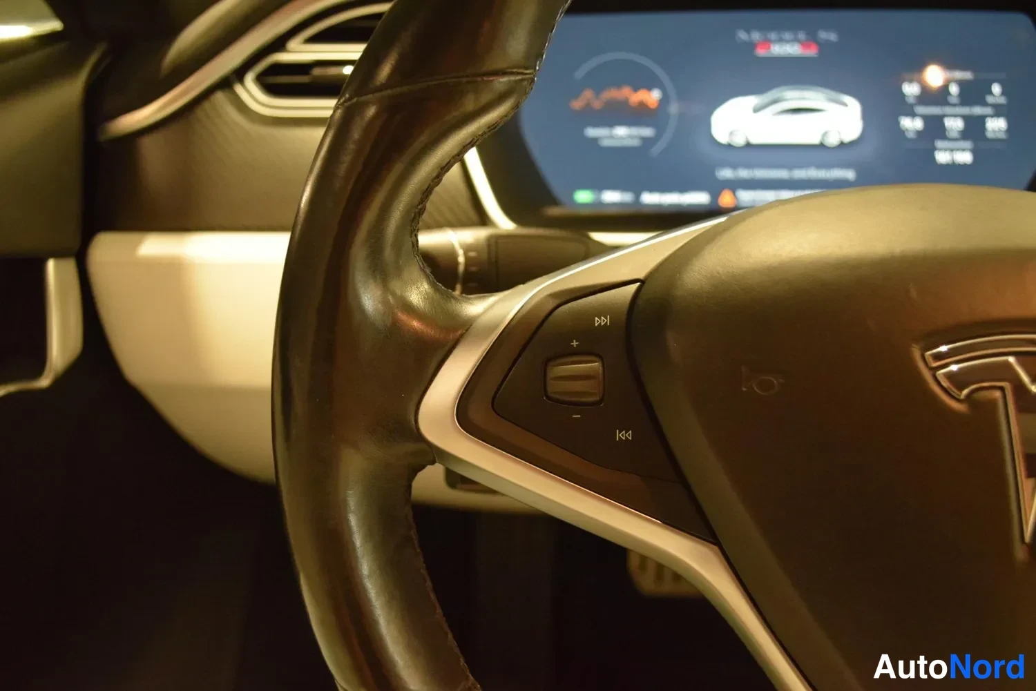 Valkoinen Tesla Model S 2017, ulkokuva 17 – Raisio