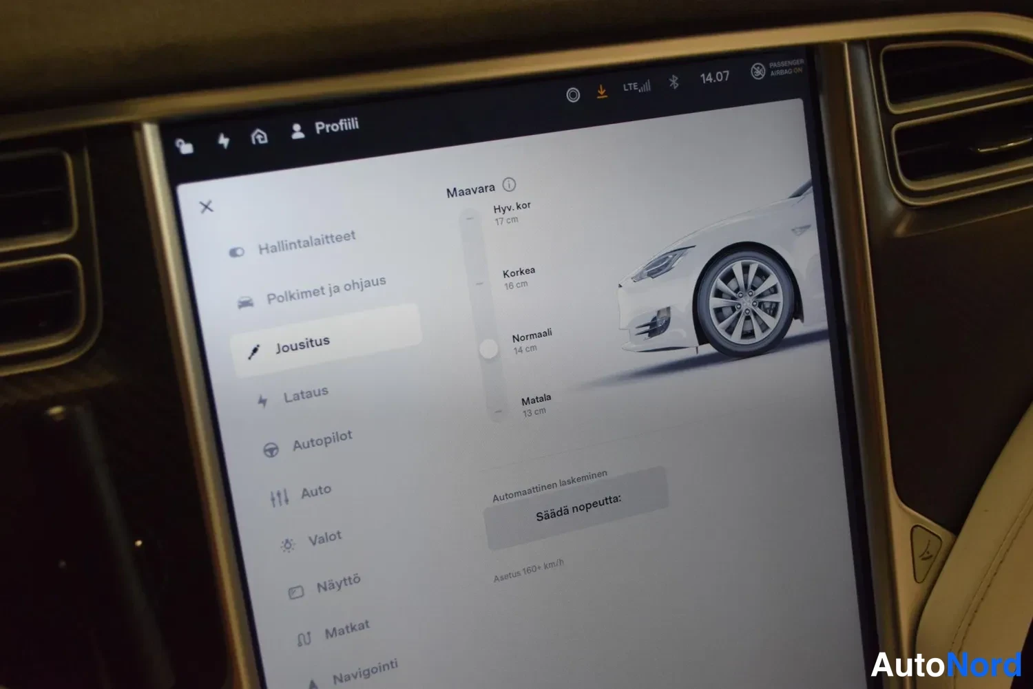 Valkoinen Tesla Model S 2017, ulkokuva 22 – Raisio