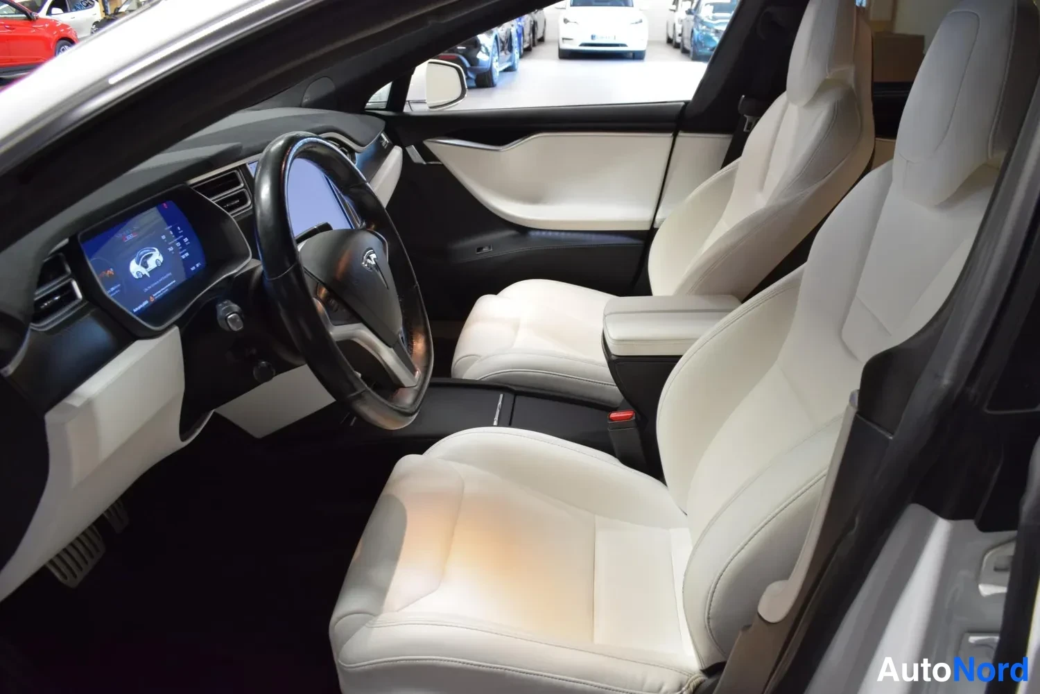 Valkoinen Tesla Model S 2017, ulkokuva 7 – Raisio