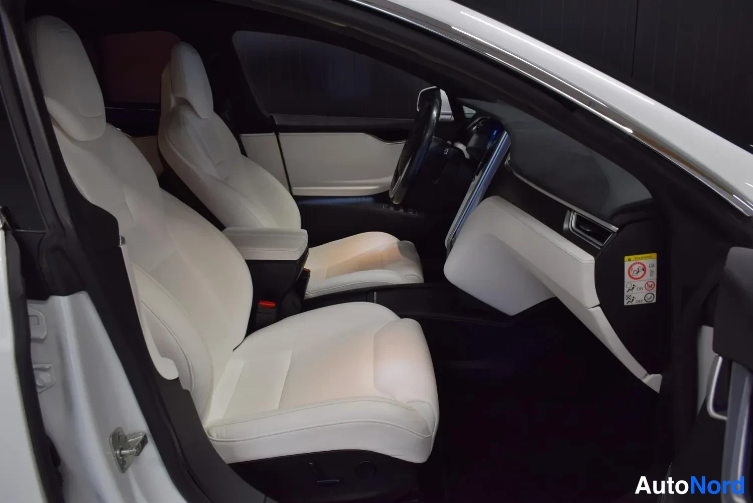 Valkoinen Tesla Model S 2017, ulkokuva 10 – Raisio