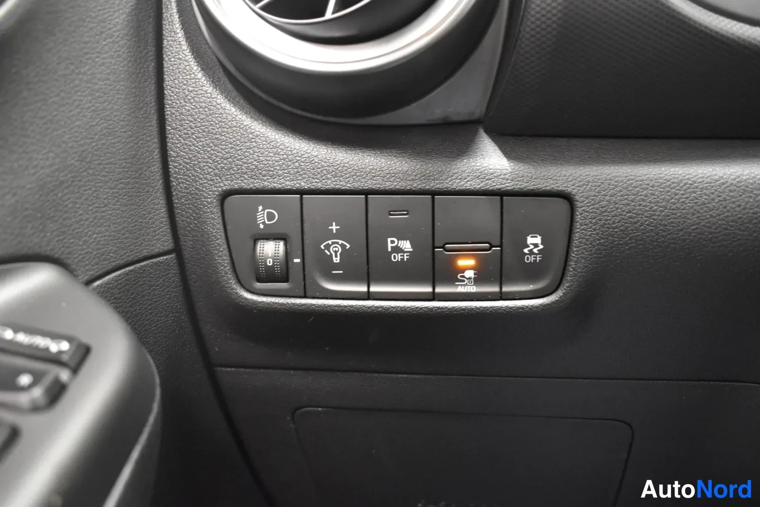 Valkoinen Hyundai Kona electric 2022, ulkokuva 12 – Raisio