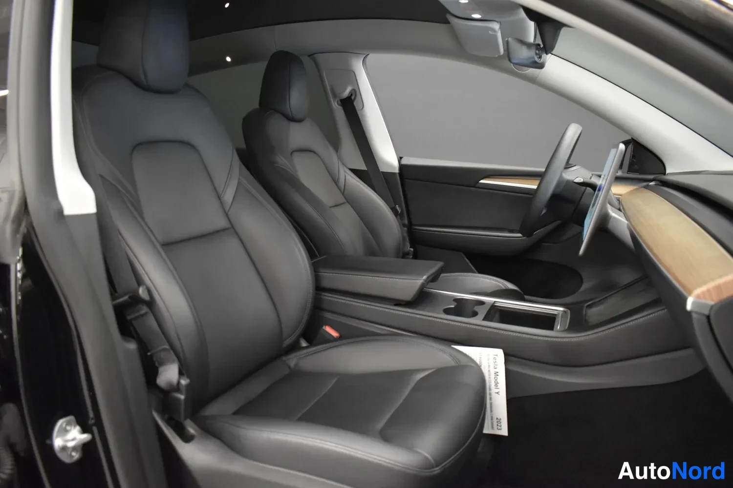 Musta Tesla Model Y 2023, ulkokuva 11 – Raisio