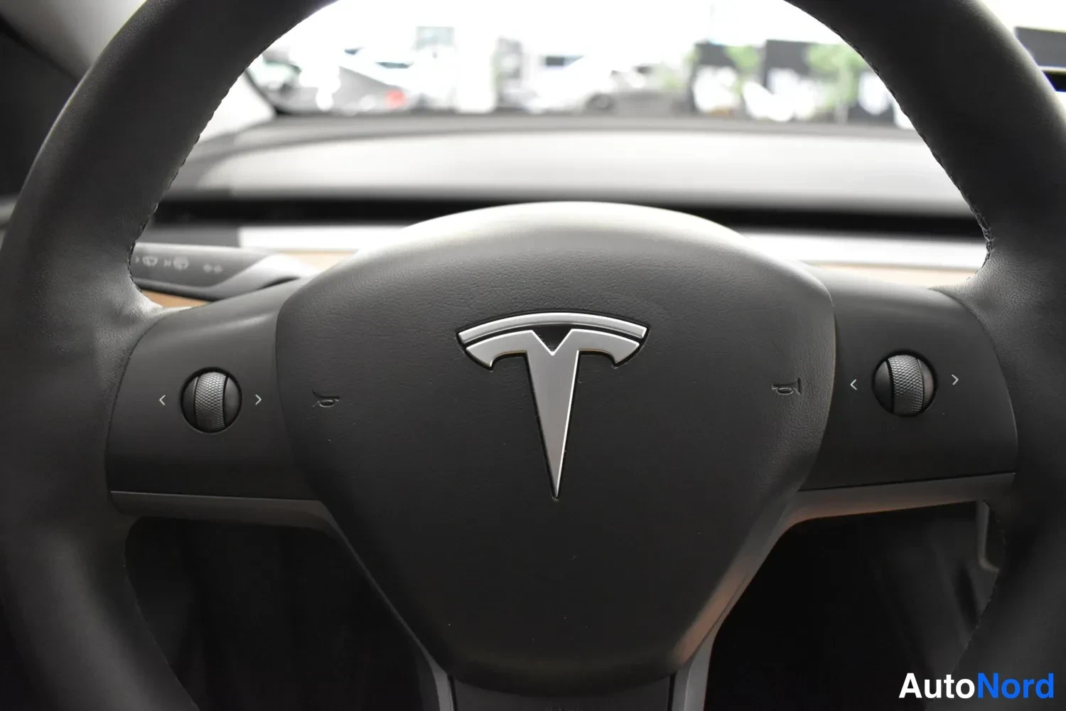 Musta Tesla Model Y 2023, ulkokuva 15 – Raisio