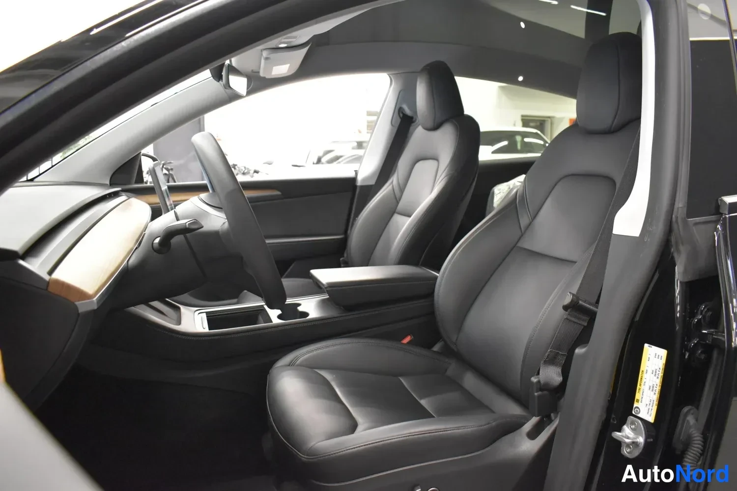 Musta Tesla Model Y 2023, ulkokuva 7 – Raisio