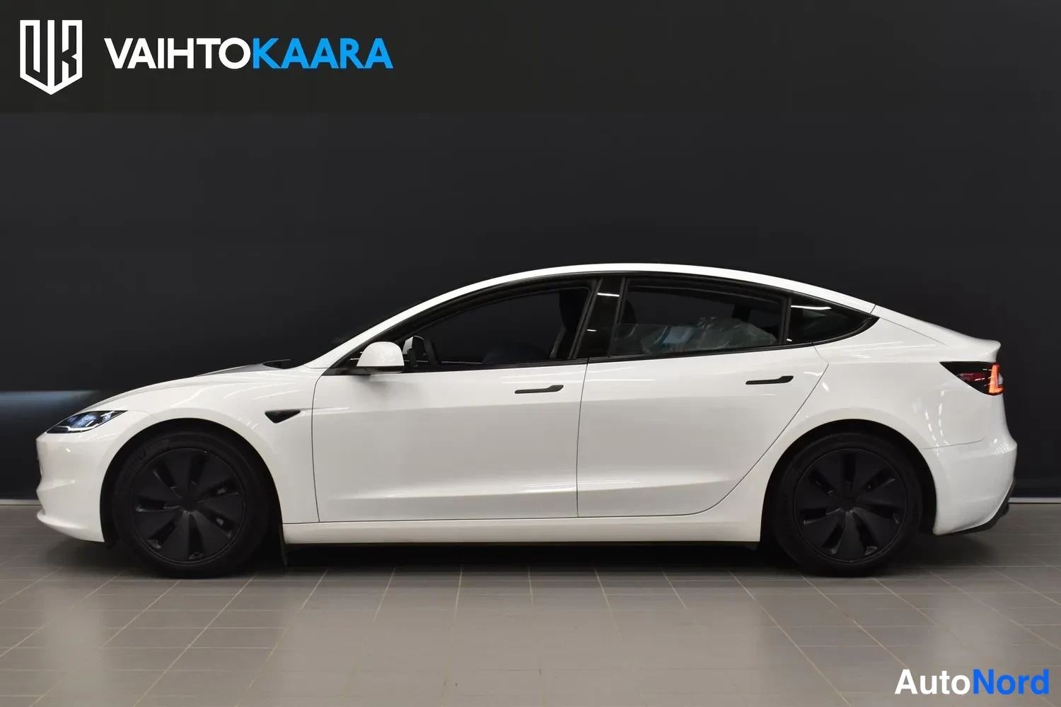 Valkoinen Tesla Model 3 2024, ulkokuva 2 – Raisio
