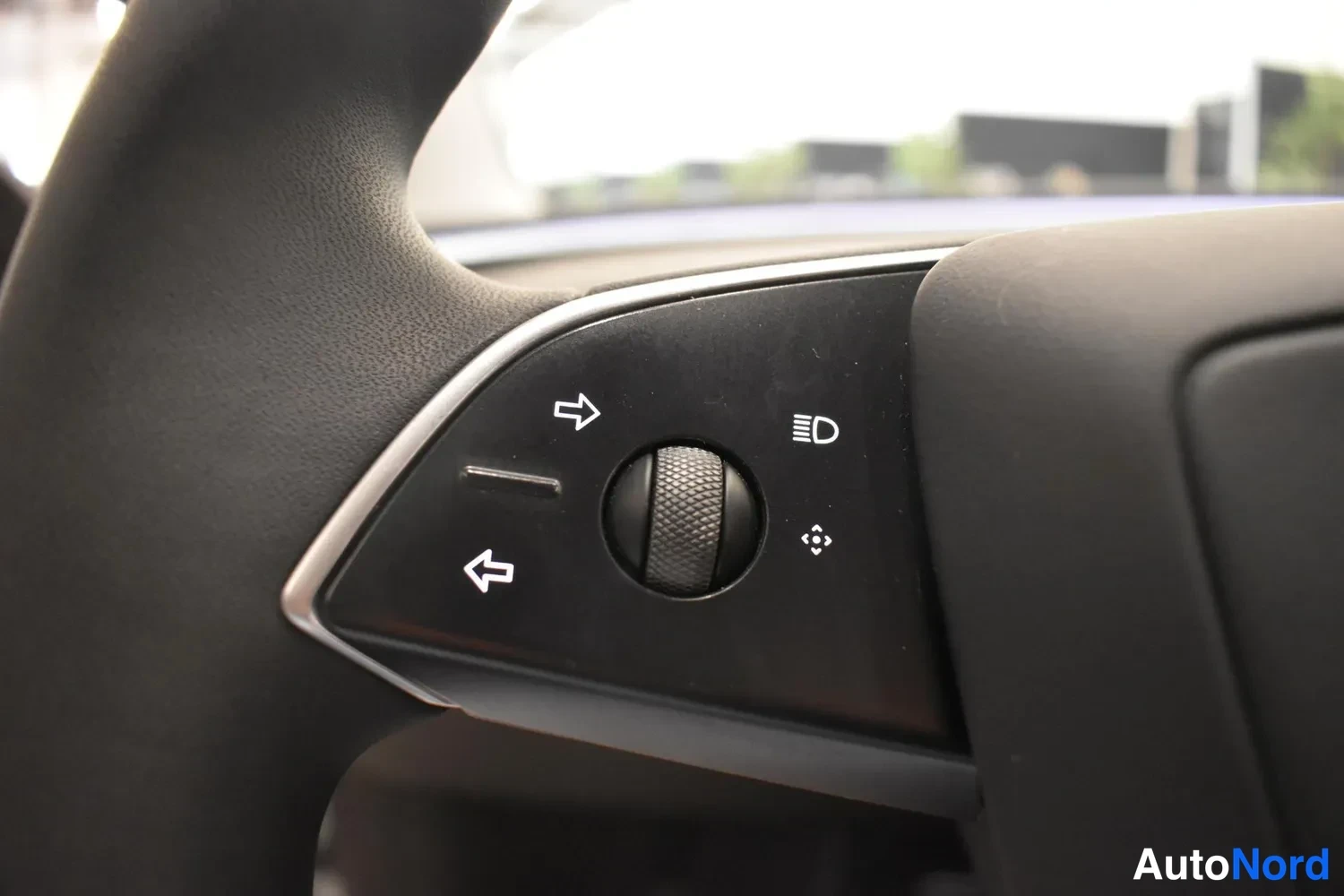 Valkoinen Tesla Model 3 2024, ulkokuva 17 – Raisio
