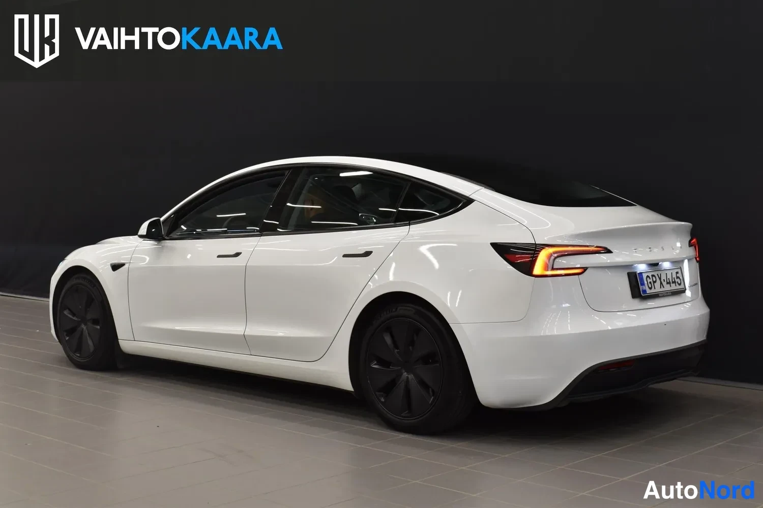 Valkoinen Tesla Model 3 2024, ulkokuva 3 – Raisio