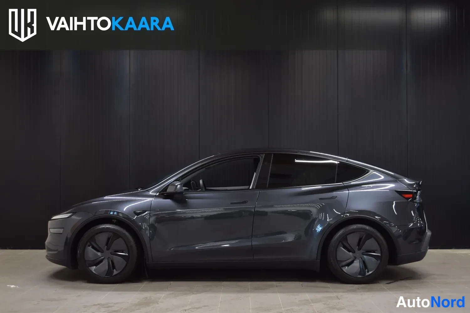 Harmaa Tesla Model Y 2025, ulkokuva 2 – Raisio