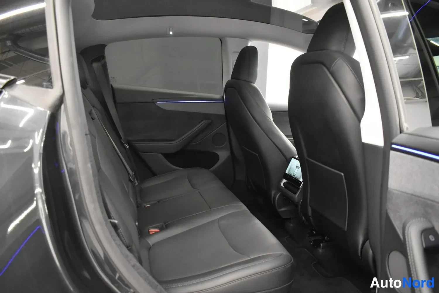 Harmaa Tesla Model Y 2025, ulkokuva 11 – Raisio