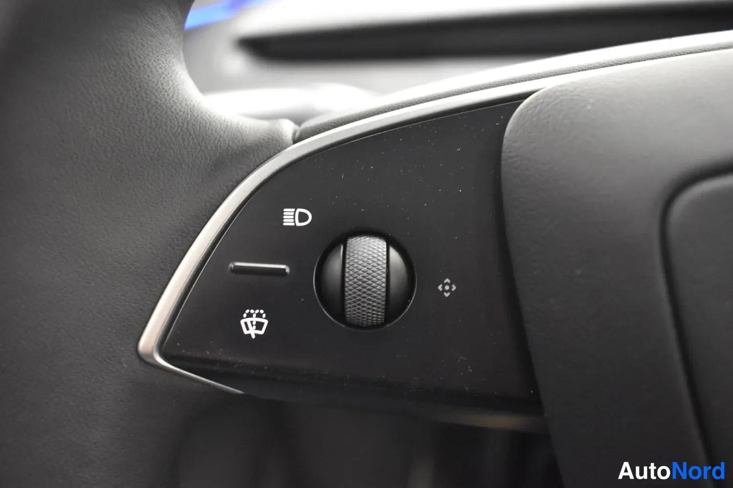 Harmaa Tesla Model Y 2025, ulkokuva 13 – Raisio