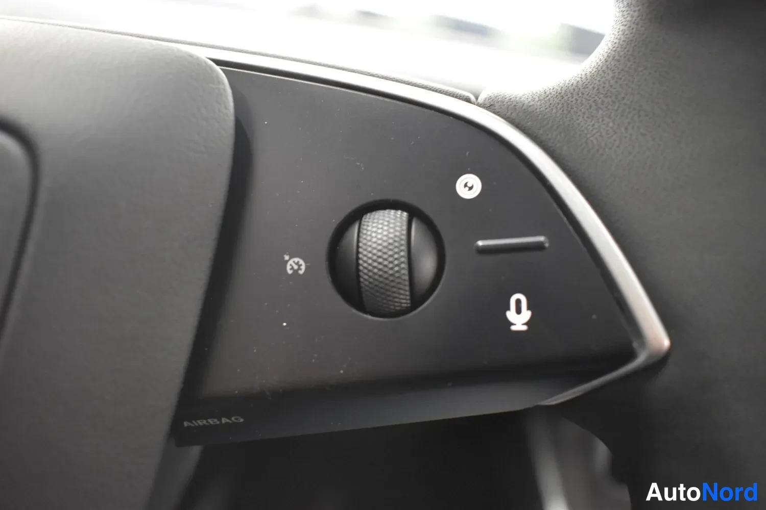 Harmaa Tesla Model Y 2025, ulkokuva 14 – Raisio