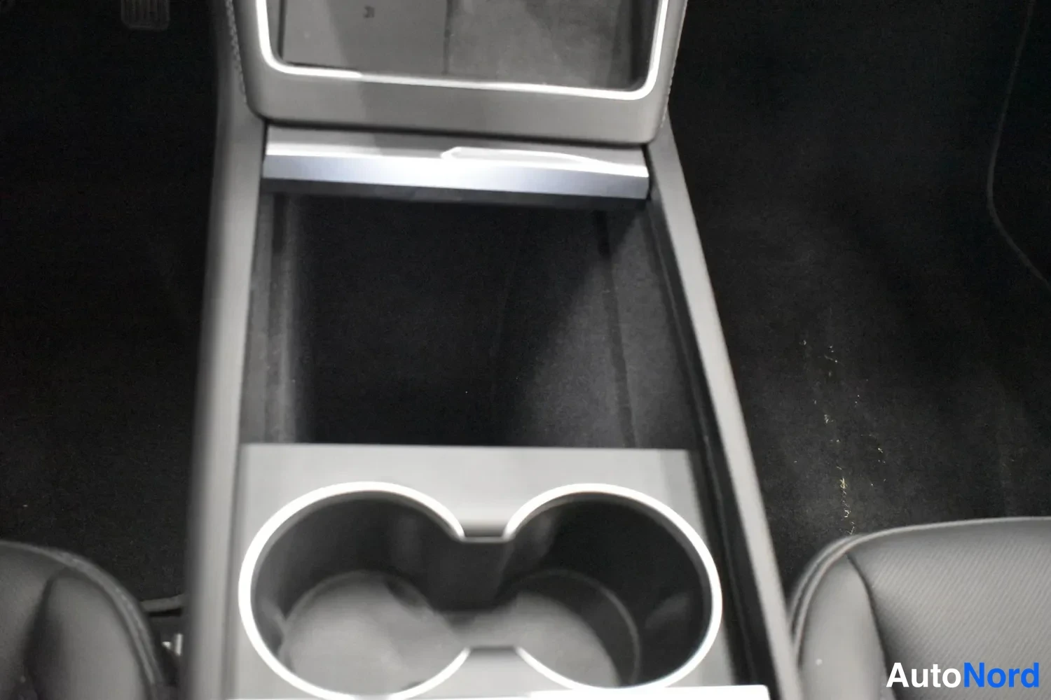 Harmaa Tesla Model Y 2025, ulkokuva 20 – Raisio
