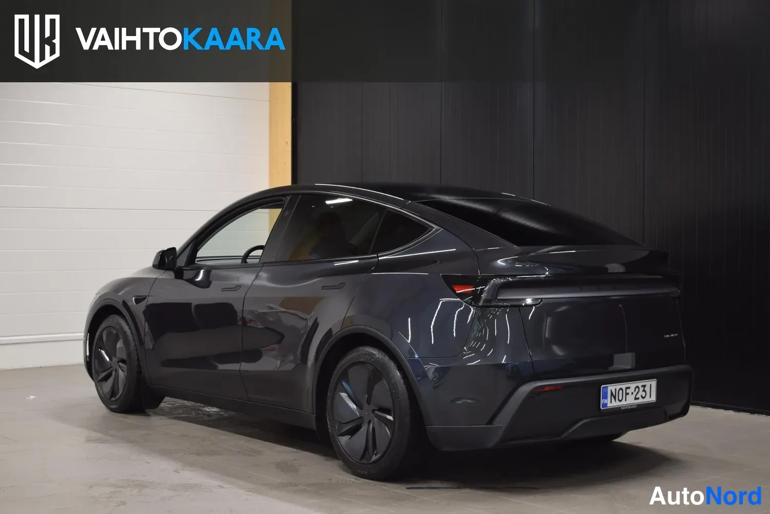 Harmaa Tesla Model Y 2025, ulkokuva 3 – Raisio