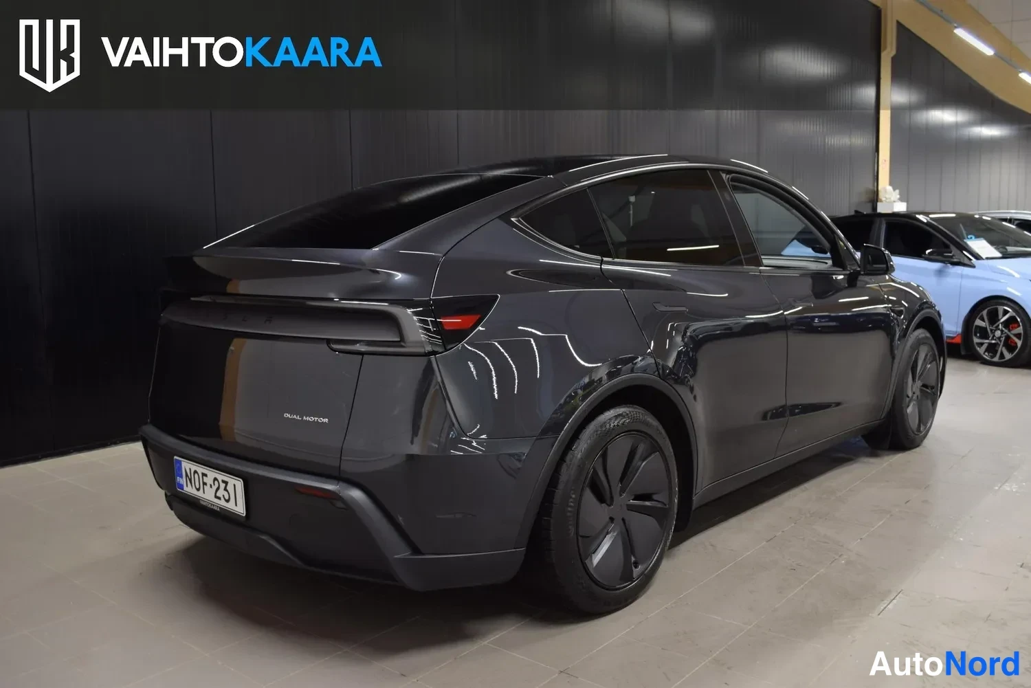 Harmaa Tesla Model Y 2025, ulkokuva 4 – Raisio