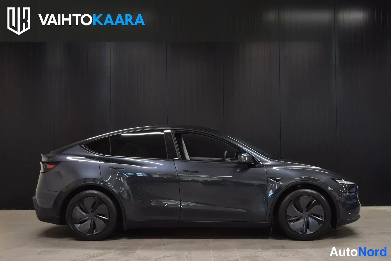 Harmaa Tesla Model Y 2025, ulkokuva 5 – Raisio