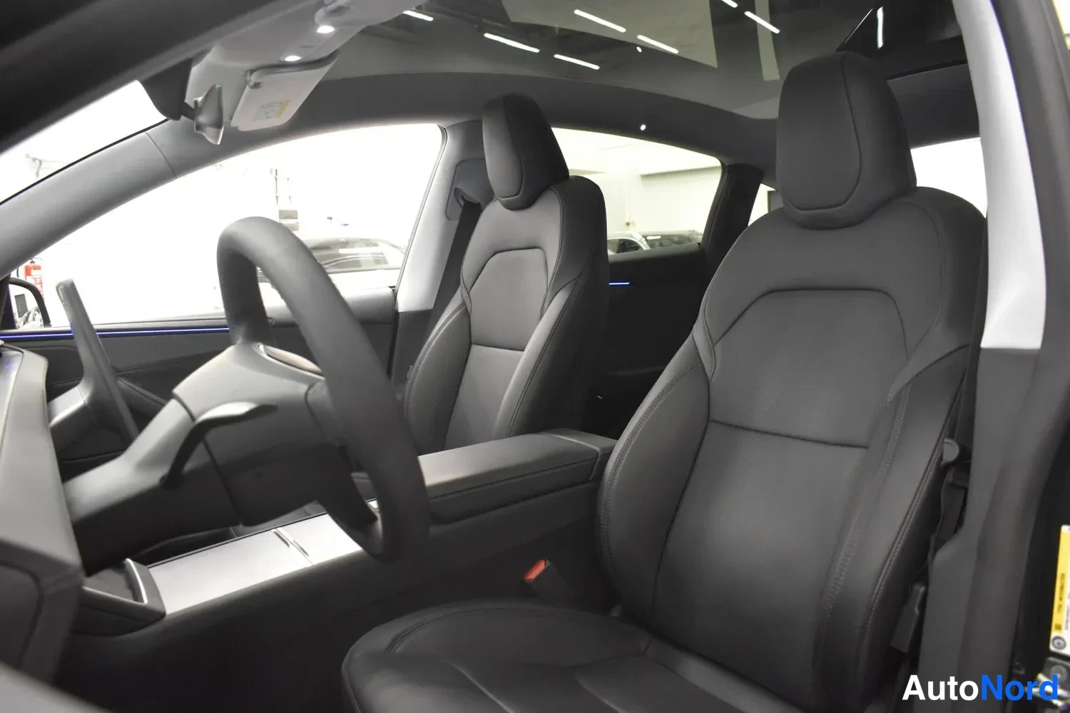 Harmaa Tesla Model Y 2025, ulkokuva 7 – Raisio