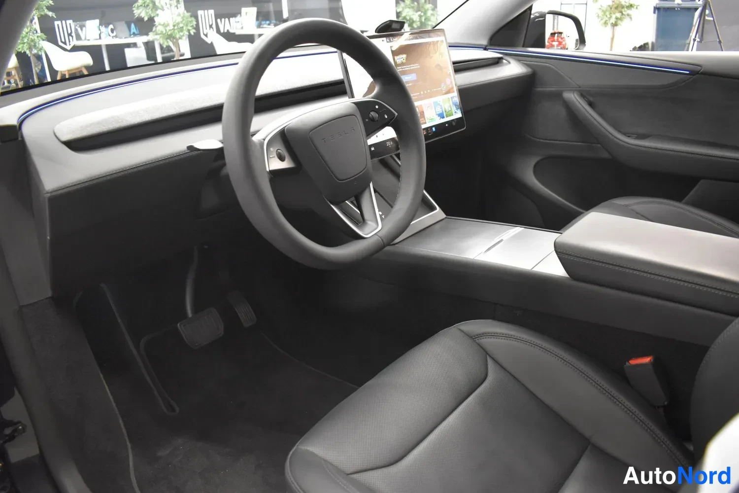 Harmaa Tesla Model Y 2025, ulkokuva 8 – Raisio