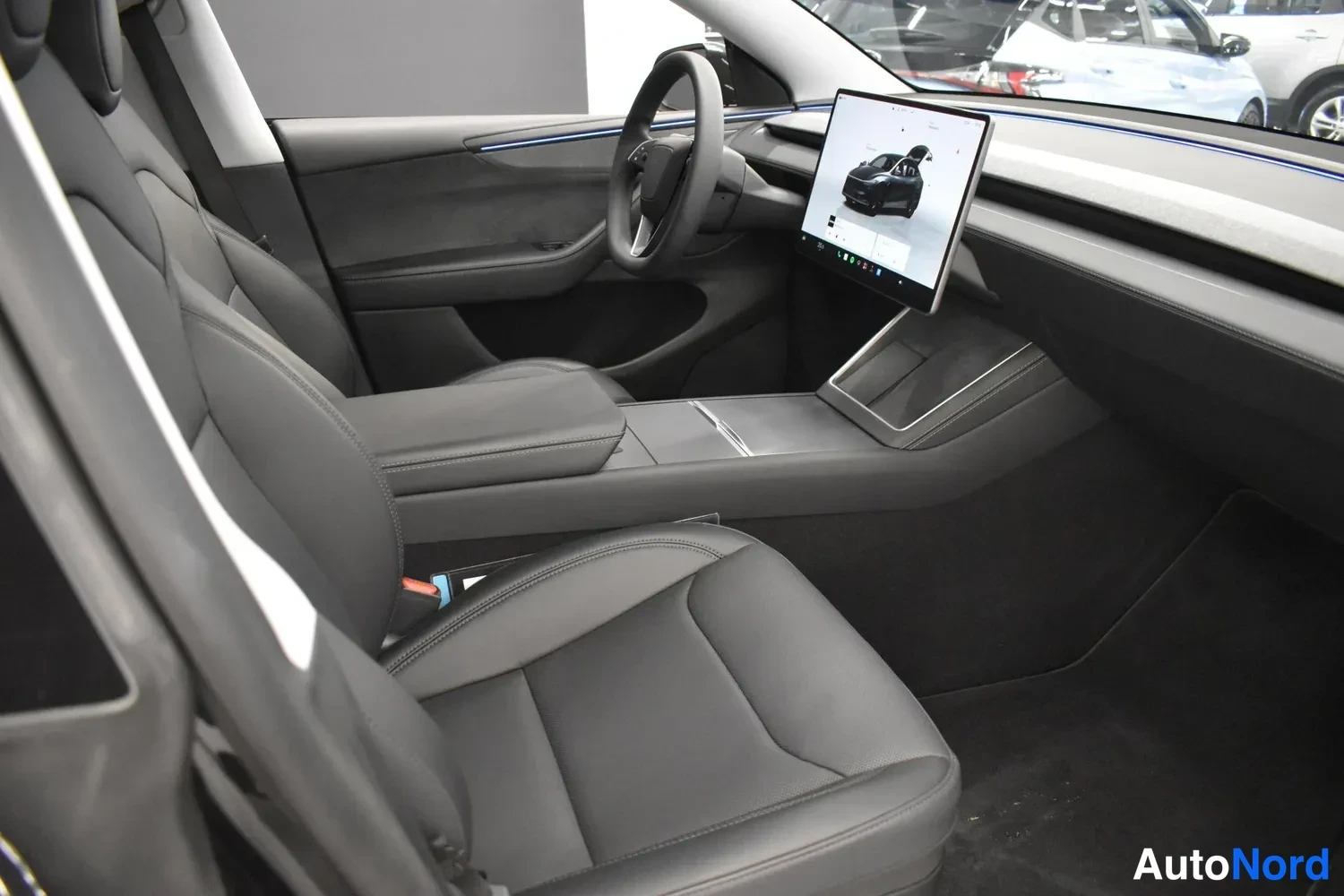 Harmaa Tesla Model Y 2025, ulkokuva 10 – Raisio