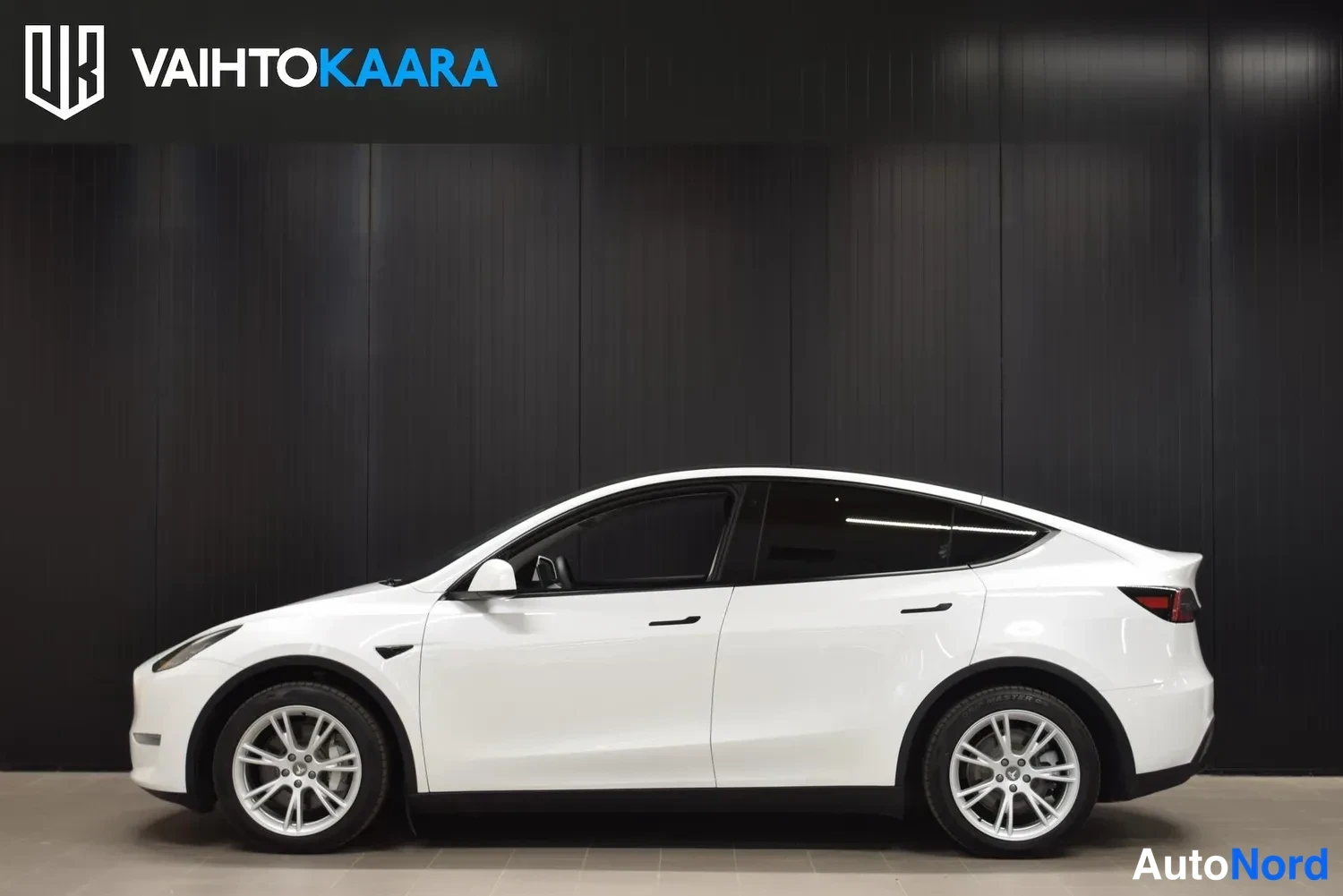 Valkoinen Tesla Model Y 2023, ulkokuva 2 – Raisio