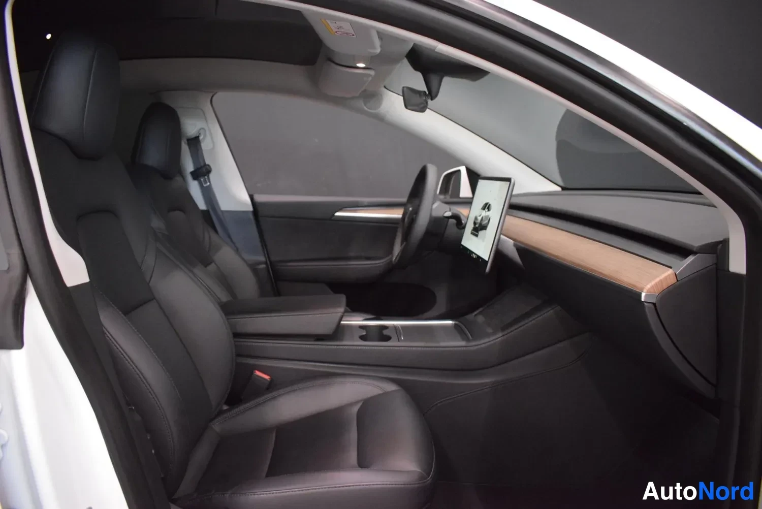 Valkoinen Tesla Model Y 2023, ulkokuva 11 – Raisio
