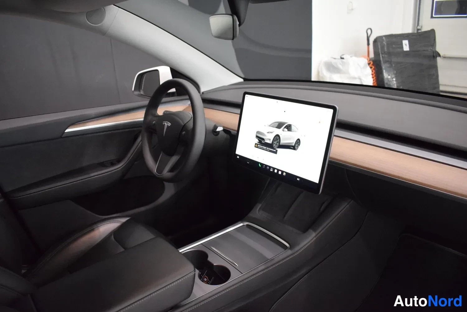 Valkoinen Tesla Model Y 2023, ulkokuva 12 – Raisio