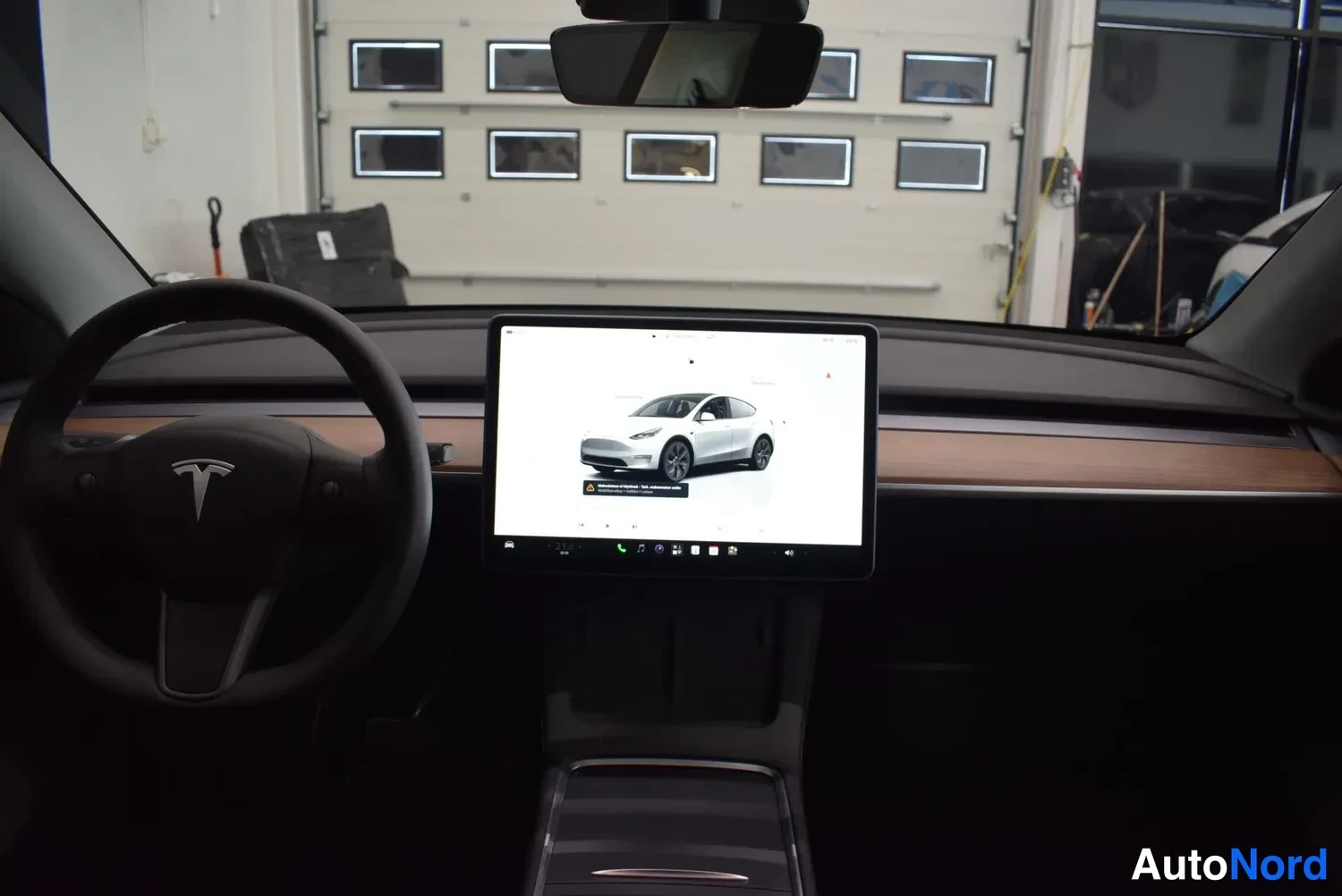 Valkoinen Tesla Model Y 2023, ulkokuva 13 – Raisio