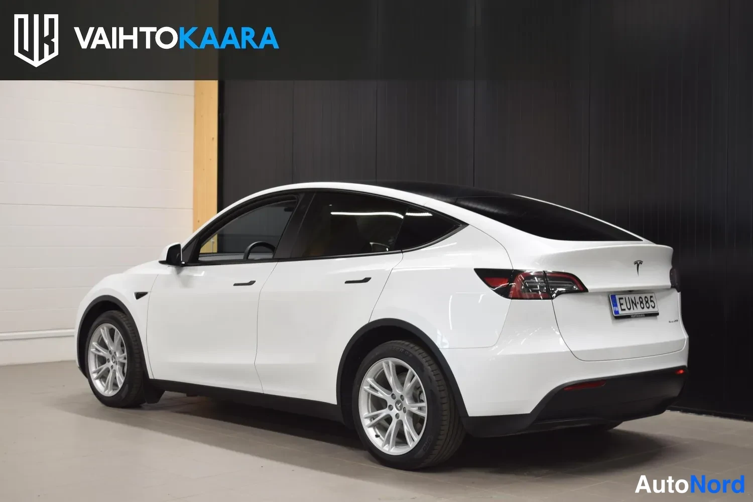 Valkoinen Tesla Model Y 2023, ulkokuva 3 – Raisio
