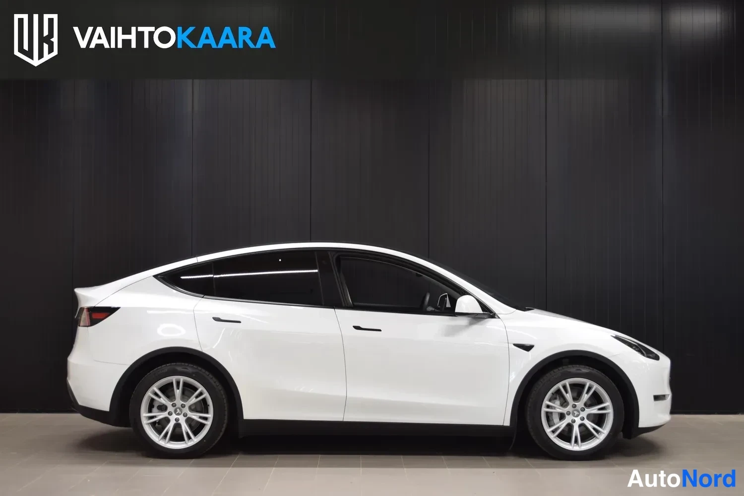 Valkoinen Tesla Model Y 2023, ulkokuva 5 – Raisio
