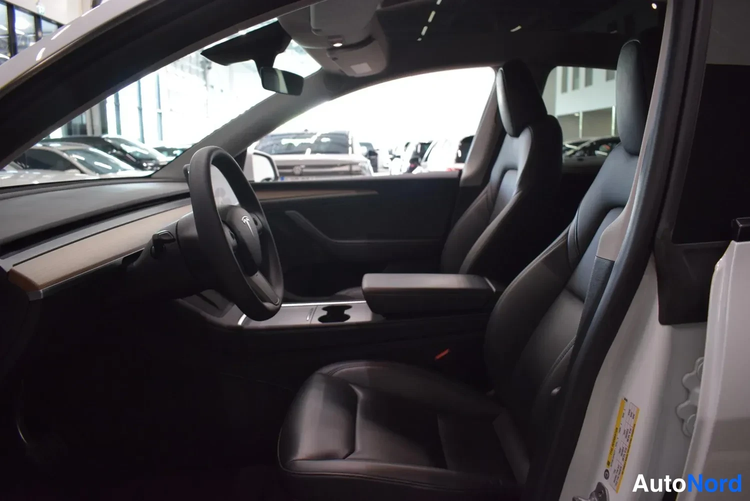 Valkoinen Tesla Model Y 2023, ulkokuva 7 – Raisio