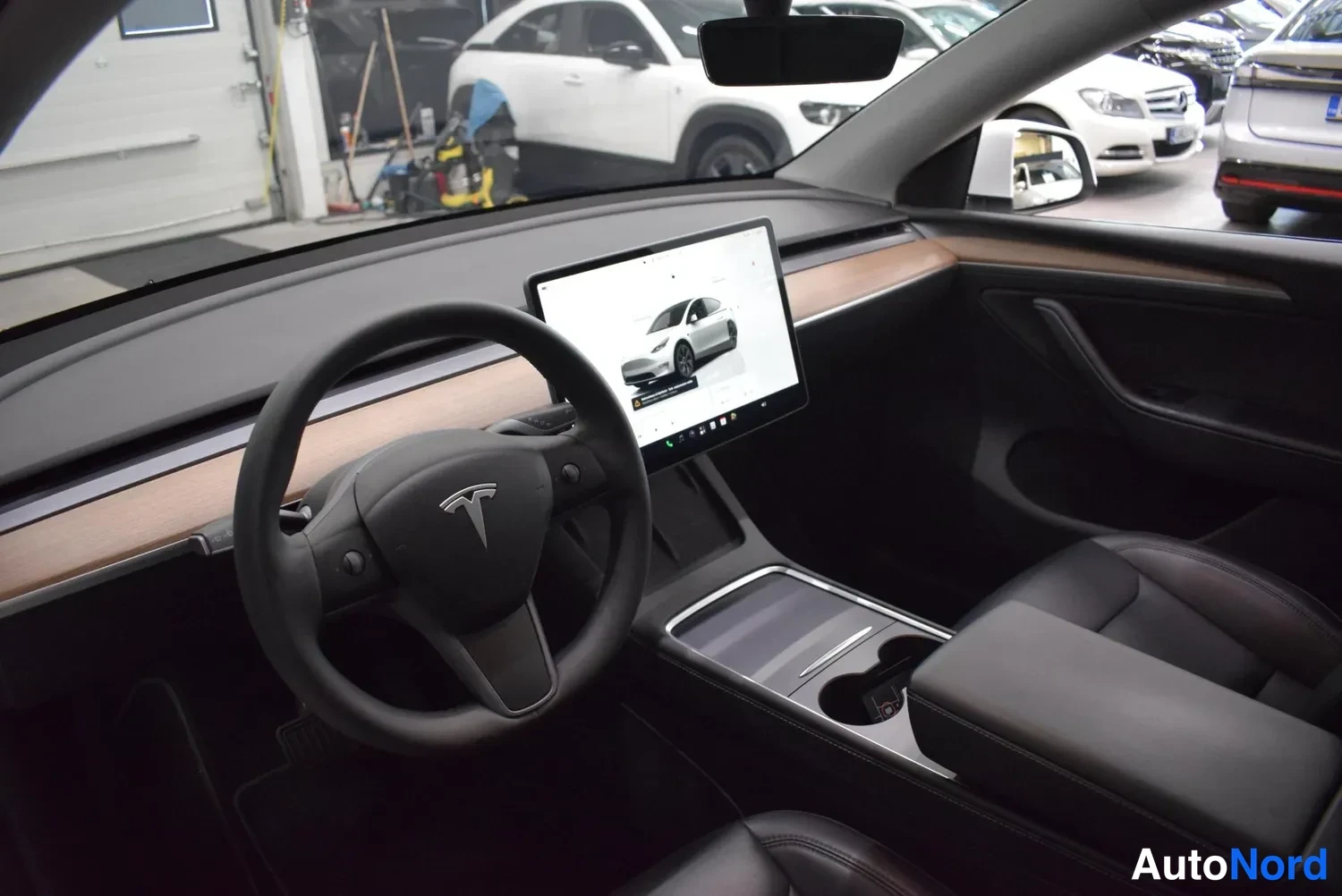 Valkoinen Tesla Model Y 2023, ulkokuva 8 – Raisio