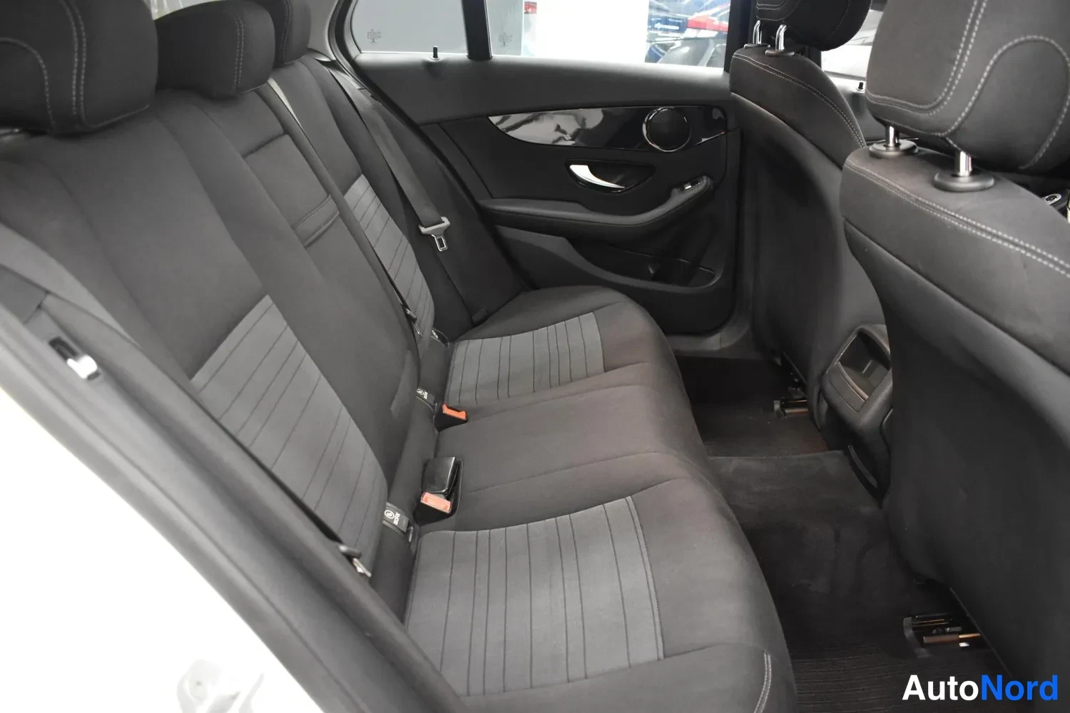 Valkoinen Mercedes-Benz C 180 BlueTEC 2015, ulkokuva 11 – Raisio